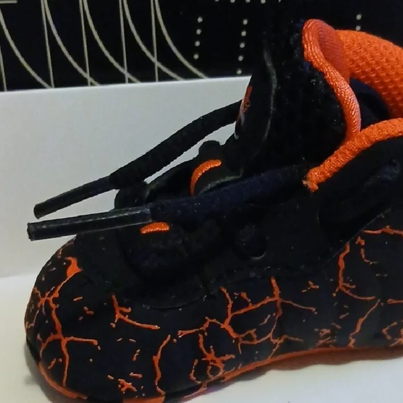 Nike Lil' Posite One Black and Silver Size 1c - Picture 3 of 6